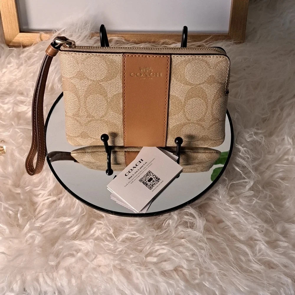 Coach Wristlet NWTs - Picture 3 of 5